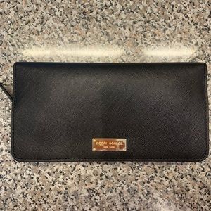 Henri Bendel Bkack wallet
